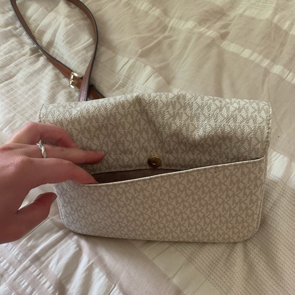 Michael Kors Crossbody - Picture 3 of 6